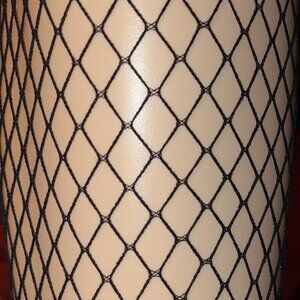 BLACK FISHNET PANTYHOSE! NWT! MEDIUM NETTING ONE SIZE FITS MOST!